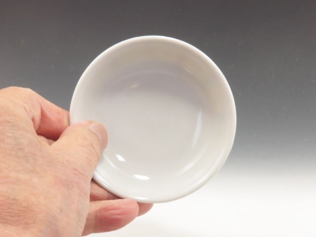 Kutani-Yaki (Ishikawa) Mansaku-Kobo Porcelain Sake cup
