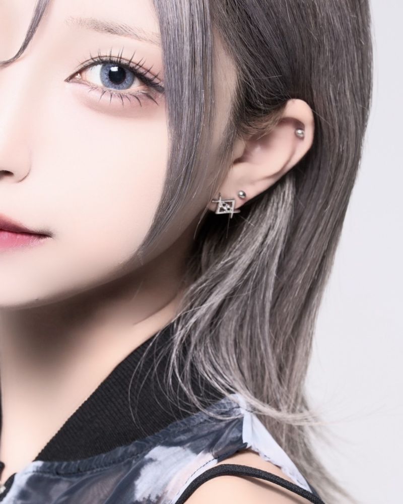 [REFLEM] Thorn eye Logo Stud Earrings