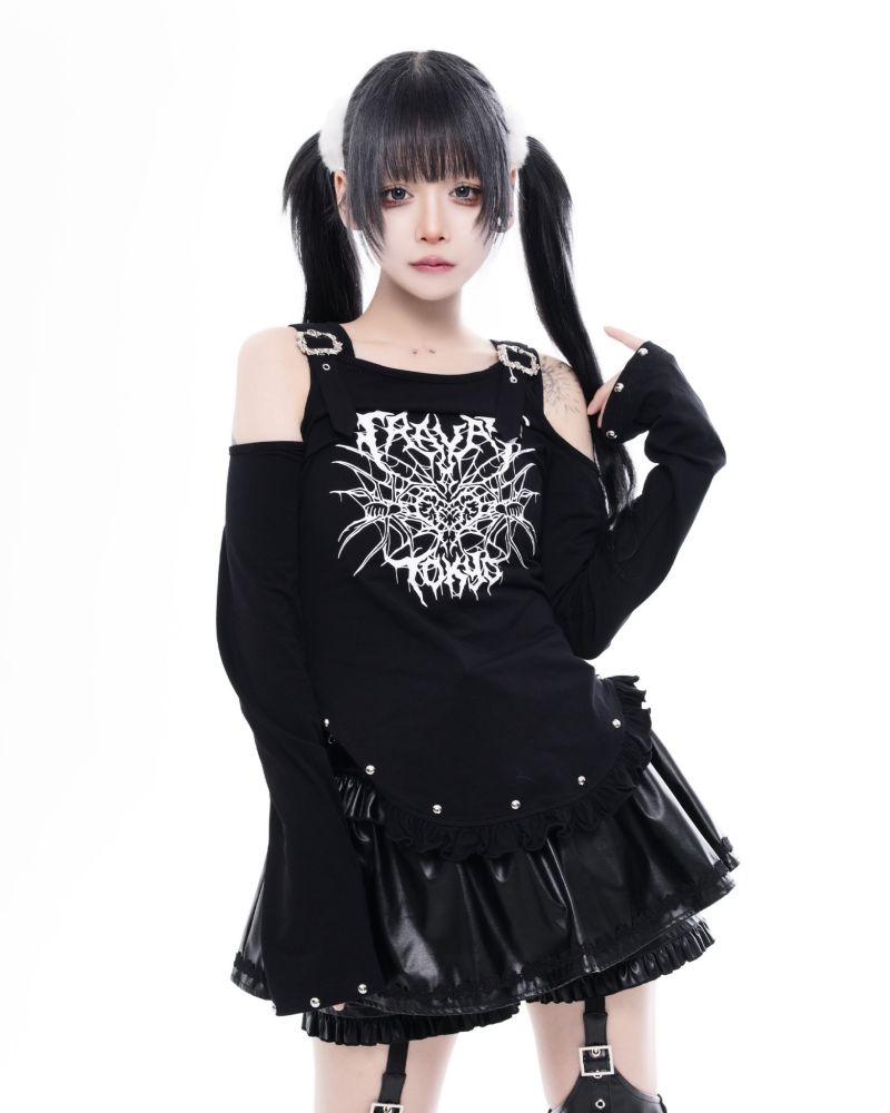 [TRAVAS TOKYO] Gothic Logo Off-Shoulder Top