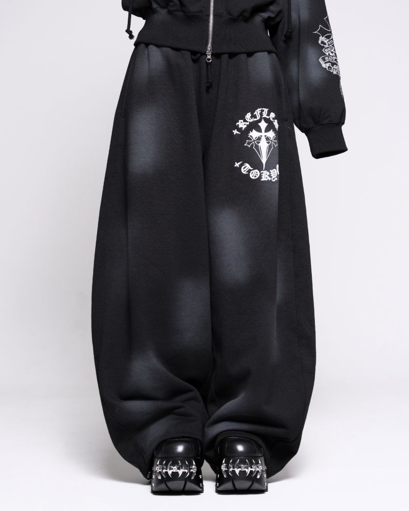 [REFLEM] Cross Embroidered Barrel Sweatpants